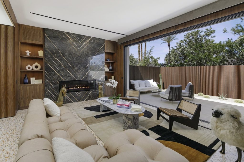 Bungalow with Fireplace