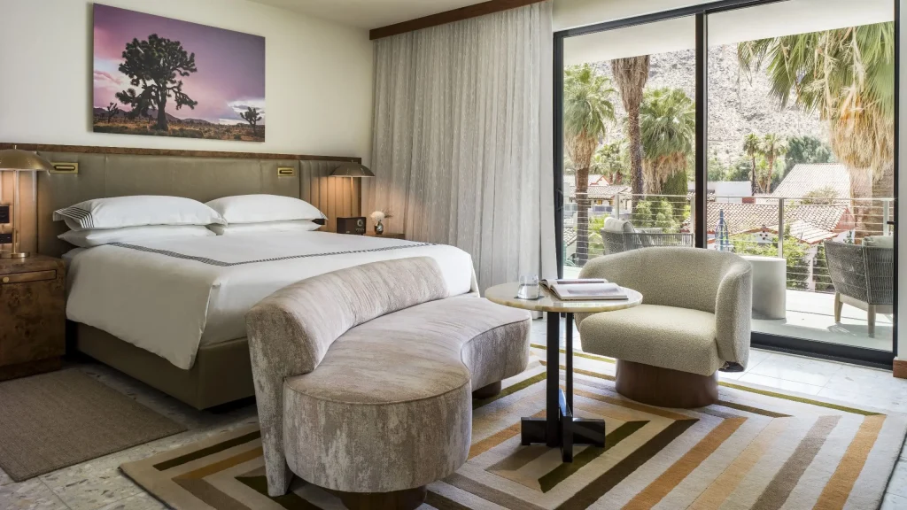 PSPAZ-P0025-King-Bedroom-With-Balcony